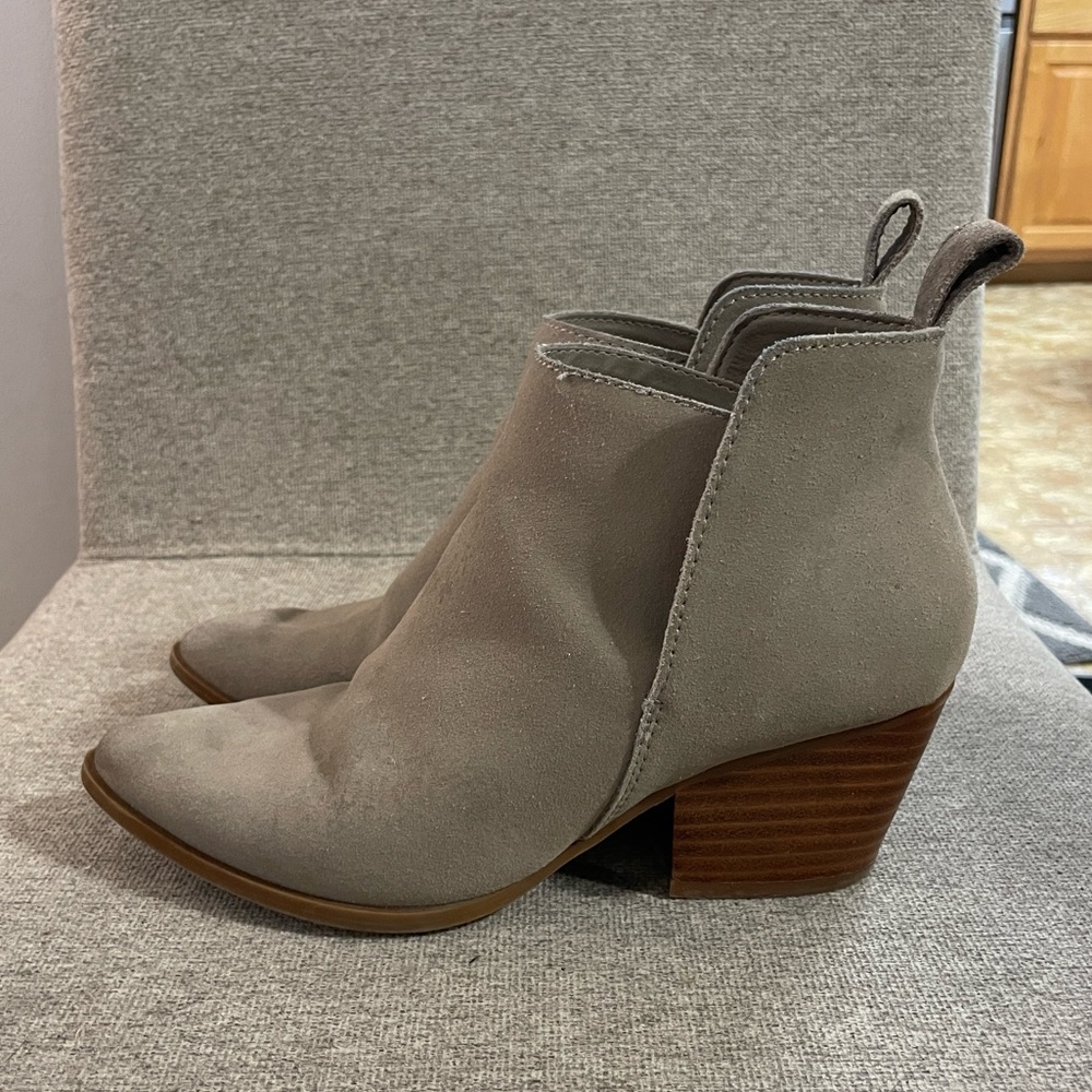 Dolce Vita - Dayton Suede Bootie - Taupe - Size 6.5